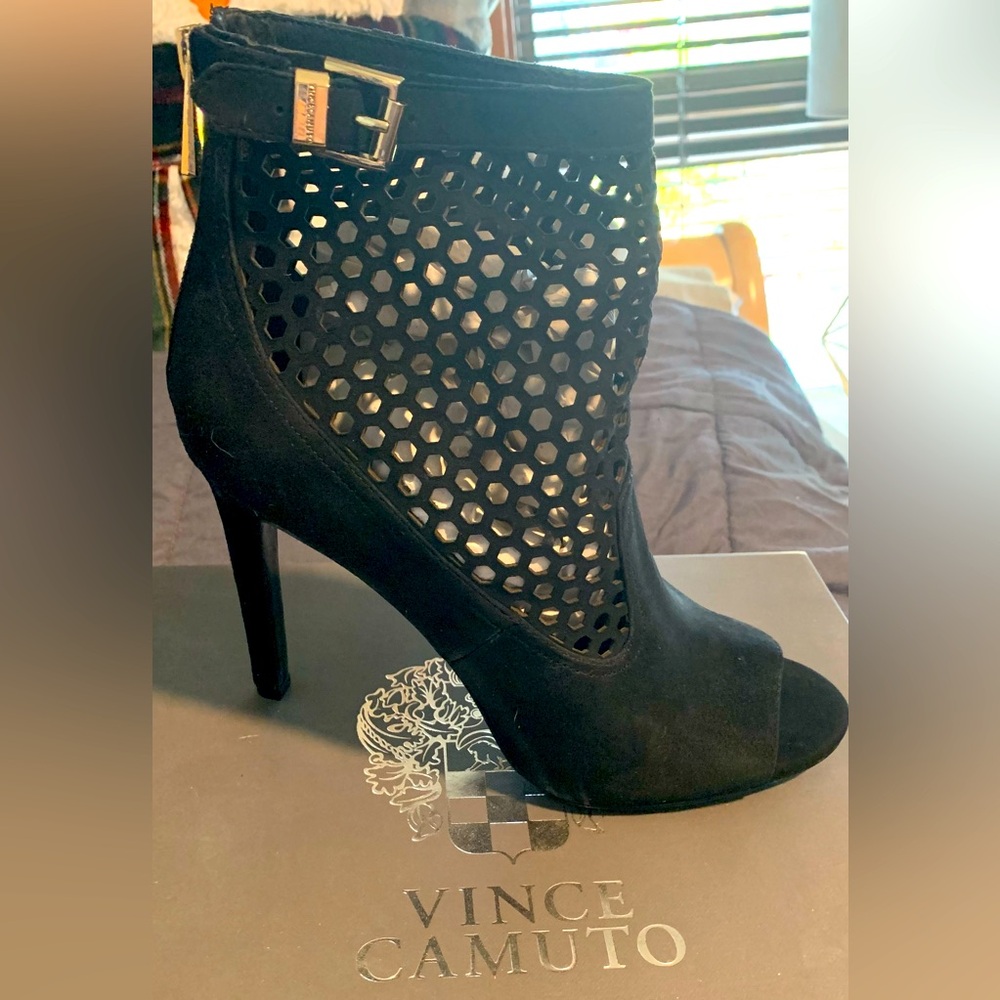 NIB Vince Camuto Kolt Booty Heels Black Leather Suede Size 10 Orig $159 Sell $85